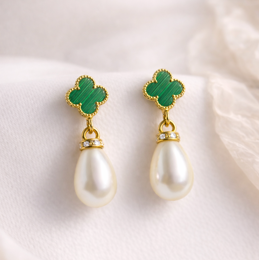 Boucles d’Oreilles Dorées – Trèfle vert & Perle